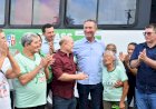 Com emenda parlamentar do Senador Lucas Barreto, Prefeitura de Santana entrega ônibus para o centro do idoso