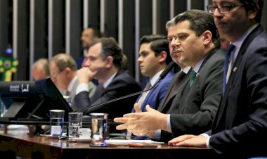 Relator da PEC do Piso Salarial da Enfermagem, Davi Alcolumbre comemora promulgação do texto