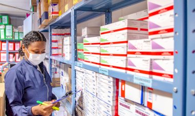 'Ser mulher preta e profissional da saúde é gratificante', diz farmacêutica do HE