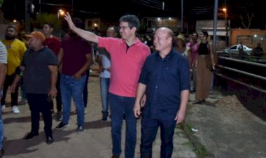 Prefeito Bala Rocha e senador Randolfe Rodrigues visitam vias de Santana que receberam sistema de iluminação moderna