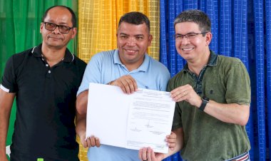 Prefeito de Vitória do Jari Ari Duarte consegue com Randolfe  mais de R$5 milhões para  investimentos