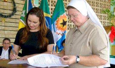 Assembleia assina termo de fomento com a Casa da Hospitalidade em Santana