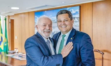 Prestígio de Davi Alcolumbre junto a Lula pode render apoio decisivo para possível candidatura a Presidência do Senado