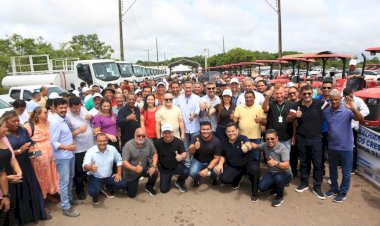 Com recursos articulados por Davi, Amapá recebe mais de cem veículos e implementos agrícolas para alavancar o agricultura familiar no estado
