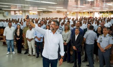 Profissionais da Educação são destaque em aumento salarial anunciado por Clécio Luís para os servidores públicos