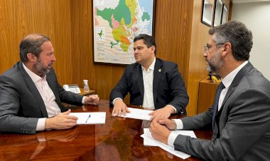 MP que 'trava' reajuste abusivo de energia articulada por Davi é assinada por Lula: 'vitória do Amapá