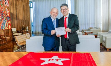 Filiado ao PT, Randolfe fica mais próximo de Lula para ajudar o Brasil e o Amapá