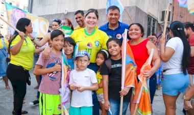 Durante caminhada no Residencial São José, Aline 10 promete placas solares para moradores
