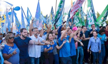 Lider em todas as pesquisas Bala Rocha faz caminhada histórica em Santana