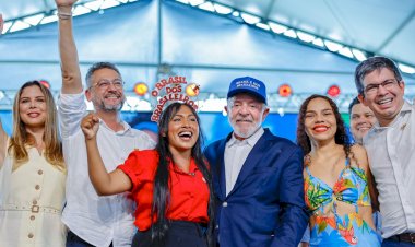 É um grande dia para o Amapá”, comemorou o senador Randolfe na entrega das terras do Parque Aeroportuário onde vivem 2 mil famílias