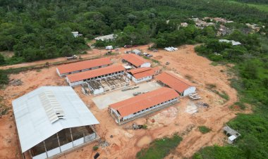 Governador Clécio assina convênio com Prefeitura e garante finalizacão da Escola Luiz Gonzaga da Silva Neto, em Vitória do Jari
