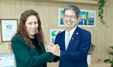 Randolfe articula com ministra e garante pacote de benefícios para servidores do Amapá, principalmente grupo 992