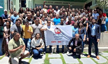 O Prefeito DaLua trata os trabalhadores da educação com o máximo respeito, garantindo um reajuste salarial de 15% para toda a categoria.