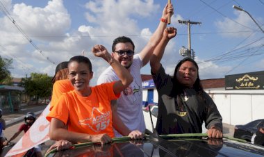 Acácio Favacho 151 reúne grande mobilização em carreata por Macapá