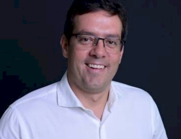 Prefeito Furlan aplica calote duplo: comissionados da PMM amargam salários atrasados enquanto famosos recebem fortunas