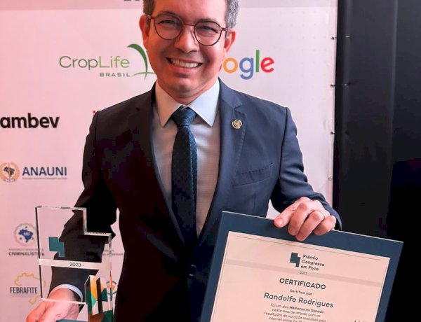 Maior campeão da história do Prêmio Congresso em Foco, Randolfe é o melhor senador do Norte