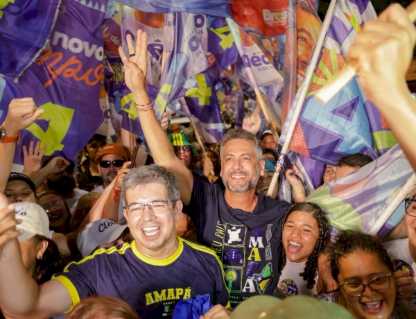 Multidão acompanha Clécio Luís e Randolfe por toda a orla de Macapá em apoio político