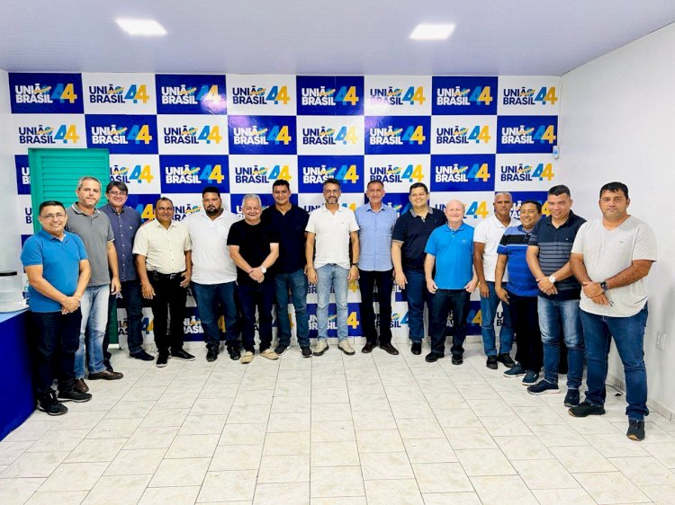 Quatorze prefeitos firmam pacto de apoio à pré-candidatura de Clécio Luís