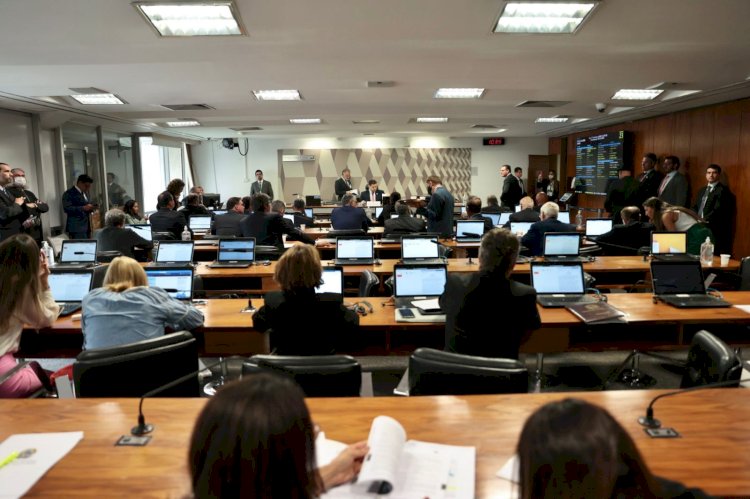 CCJ aprova PEC da Transição e Alcolumbre destaca equilíbrio entre responsabilidade fiscal e auxílio social do texto