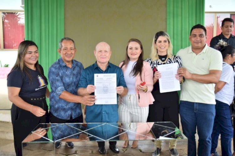 Prefeitura de Santana recebe lancha-voadeira para ampliação da vacinação do município