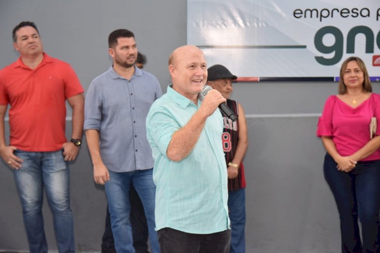 Prefeito de Santana Bala Rocha, entrega a primeira praça digital do município no bairro Provedor II