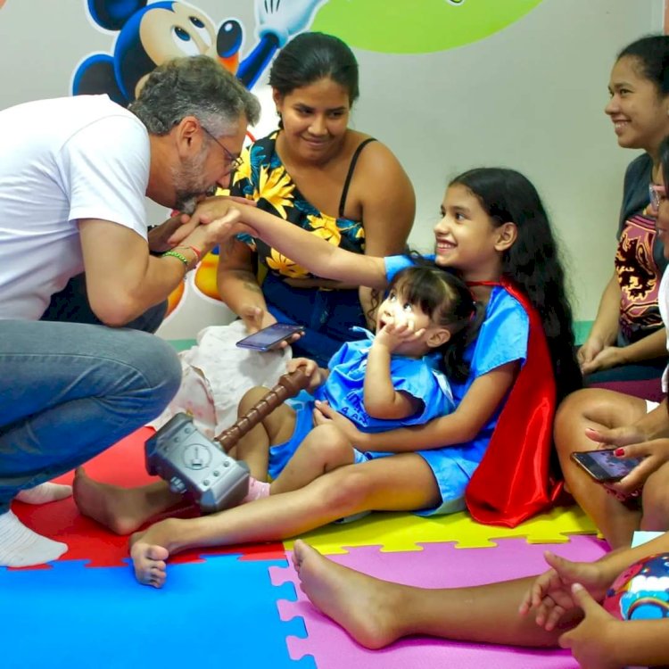 Governador Clécio Luís passou o dia das crianças no Pronto Atendimento Infantil (PAI) para vivenciar um pouco do projeto 'Uma mãozinha