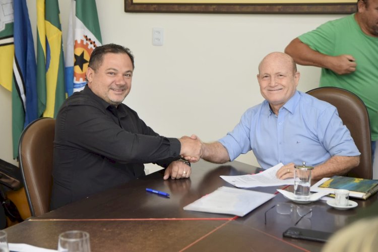 Prefeitura de Santana e JUCAP firmam acordo de cooperação técnica para agilizar processo de abertura de empresas