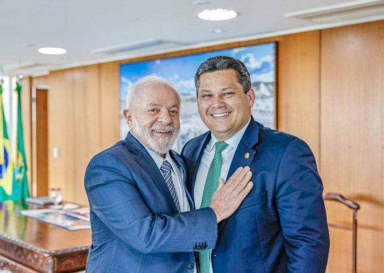 Prestígio de Davi Alcolumbre junto a Lula pode render apoio decisivo para possível candidatura a Presidência do Senado