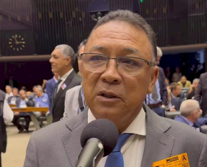 Prefeito Chico Nó presente na promulgação da emenda constitucional 136 em Brasília