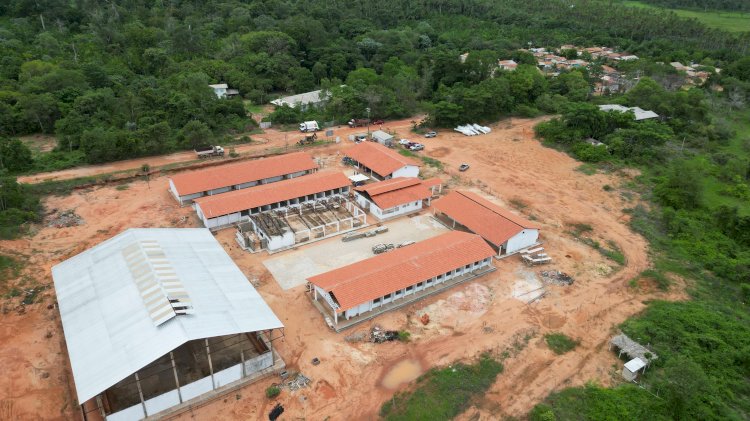 Governador Clécio assina convênio com Prefeitura e garante finalizacão da Escola Luiz Gonzaga da Silva Neto, em Vitória do Jari