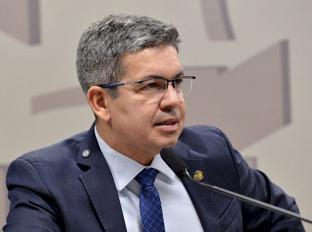 PEC 47, de autoria de Randolfe, avança na Câmara e abre caminho para reparação histórica aos servidores dos ex-territórios